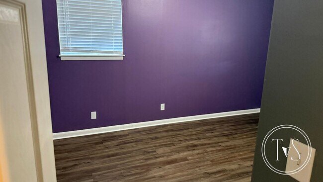 Building Photo - RATE DROP ALERT (was $2300/month)!