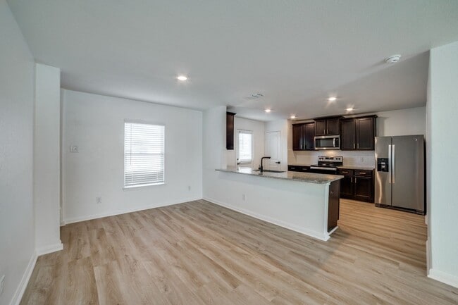 Building Photo - BEAUTIFUL HOME IN SAN ANTONIO TX. MOVE IN READY!.