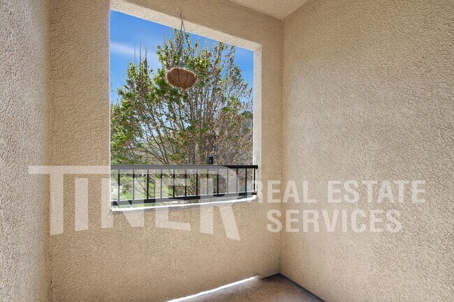 Building Photo - 5350 Dunlay Dr