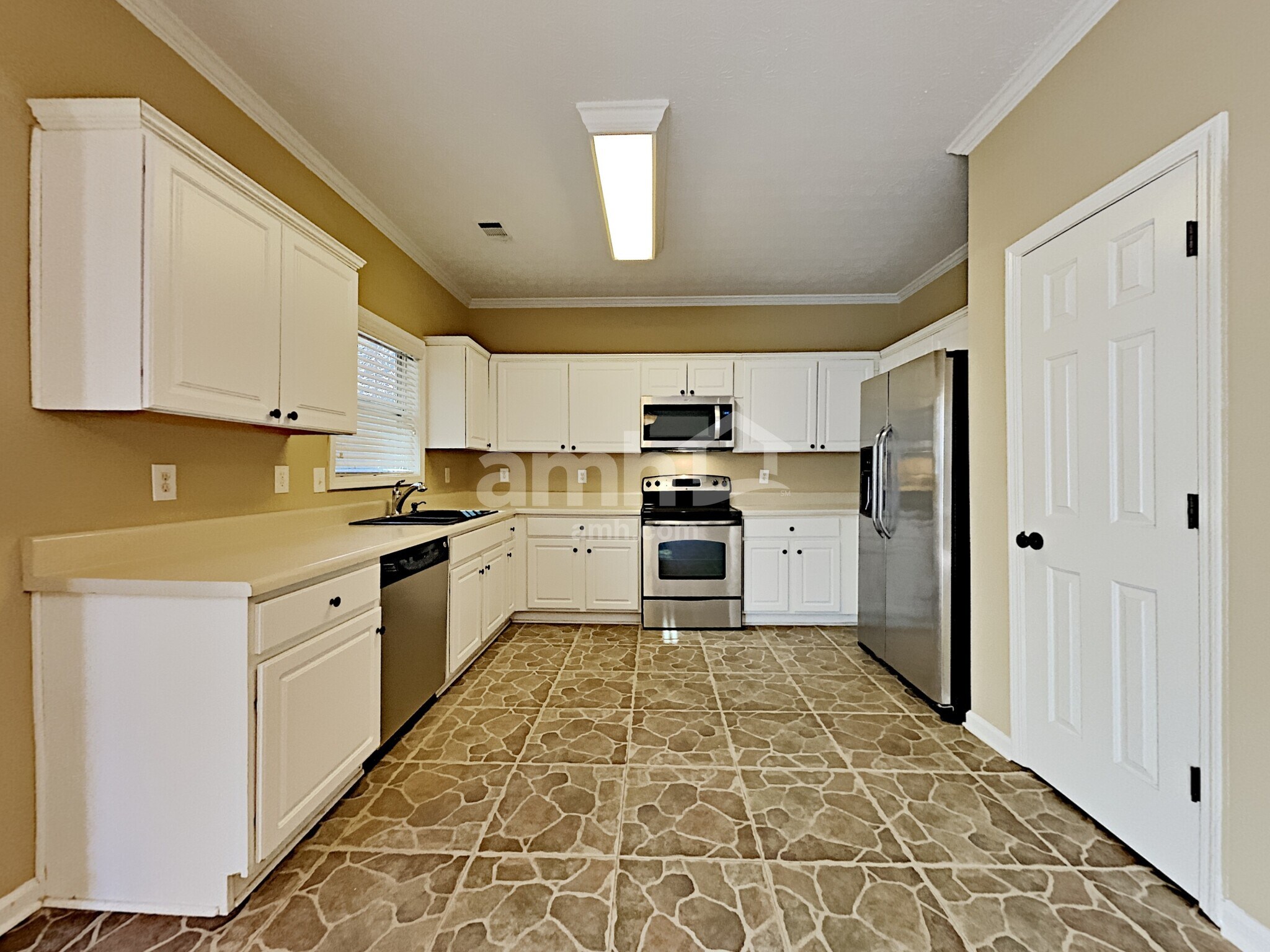 Building Photo - 2355 Kirkstone Dr