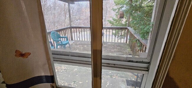 Building Photo - 1363 W 12th St