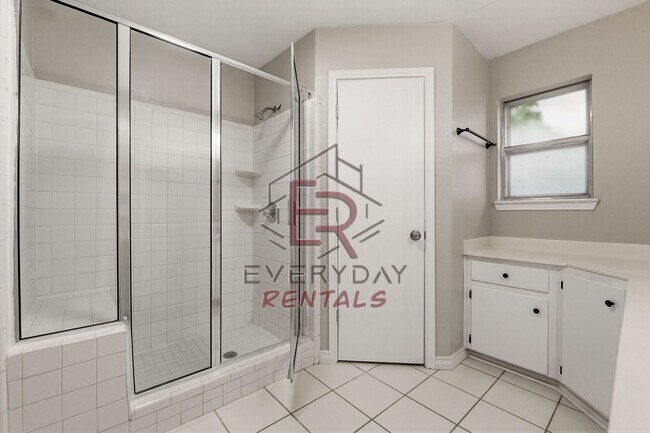 Building Photo - $500 OFF FIRST MONTHS RENT!!