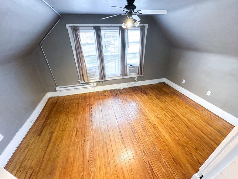 Building Photo - 1325 24th St