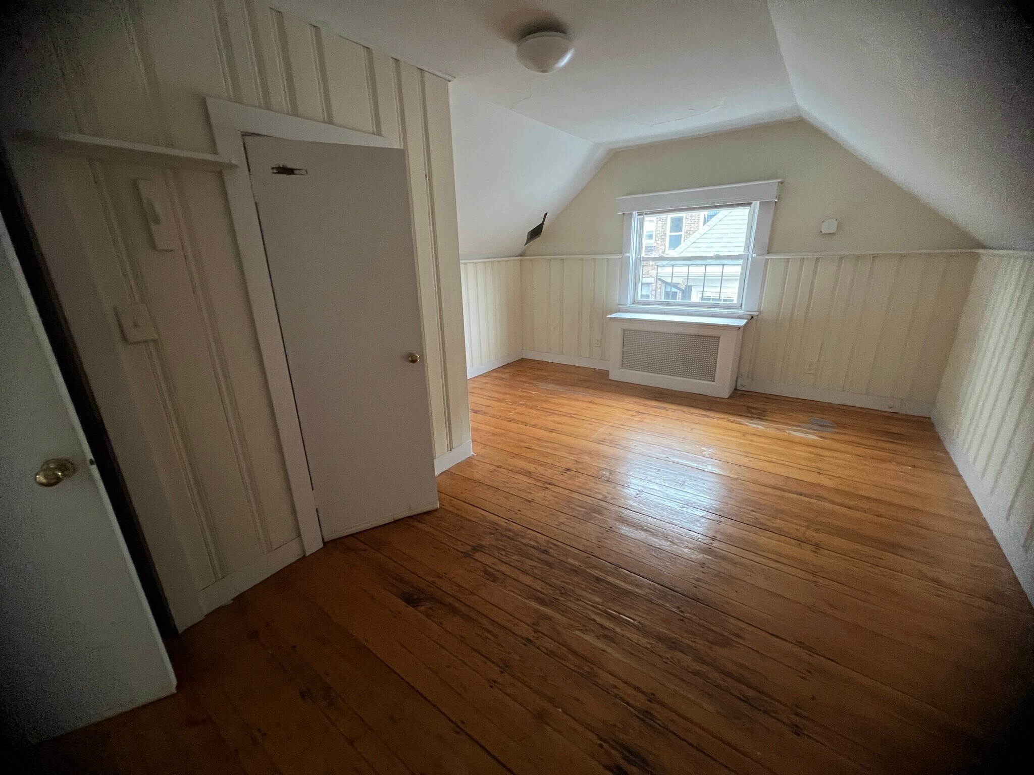 Building Photo - 148 Strathmore Rd