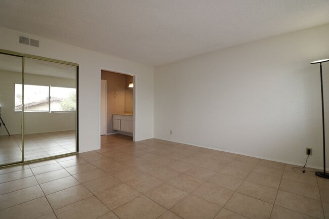 Building Photo - Two story 4/Bed, 2.5/bath  Home for Lease ...