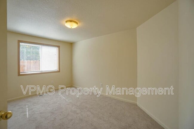 Building Photo - 3107 NE 148th Ave