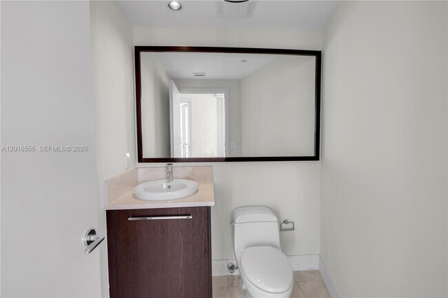 Building Photo - 17121 Collins Ave