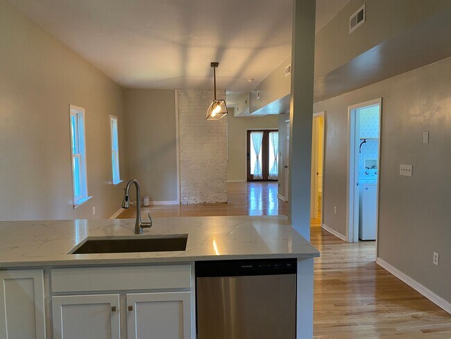 Building Photo - Quiet Cozy Northside Home for Rent