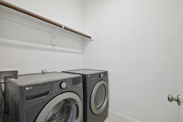 Building Photo - 4261 Shavano Dr