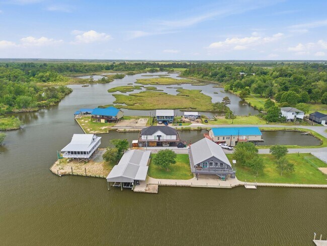 Building Photo - 7238 Pirates Cove