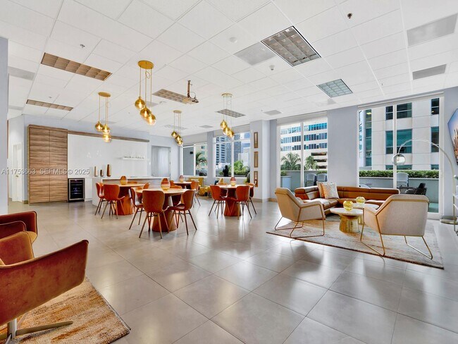 Building Photo - 1200 Brickell Bay Dr