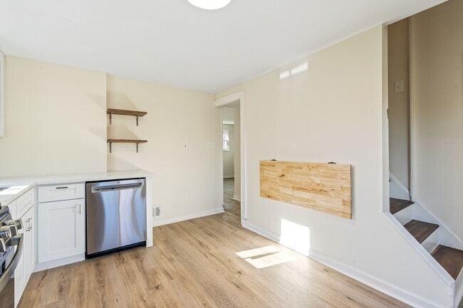Building Photo - Newly Remodeled 2 Bedroom, 1 Bathroom in A...