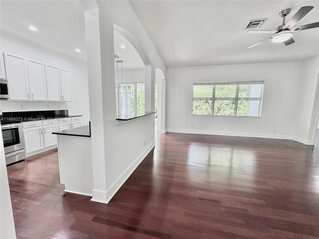Building Photo - 4451 Laurel Pl