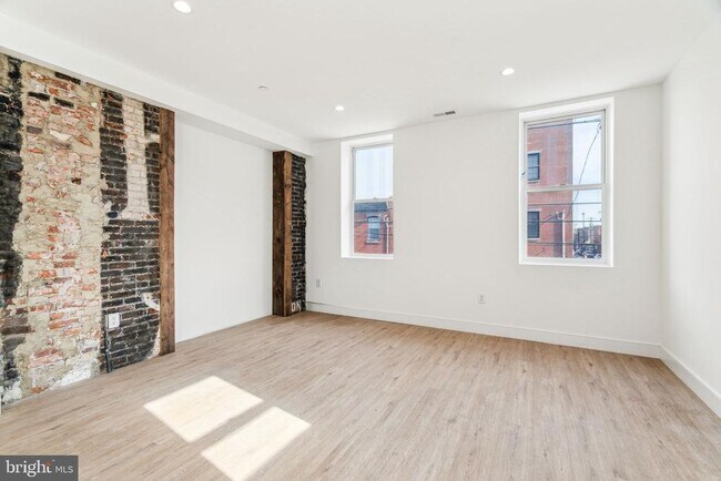 Building Photo - 1254 S 18th St