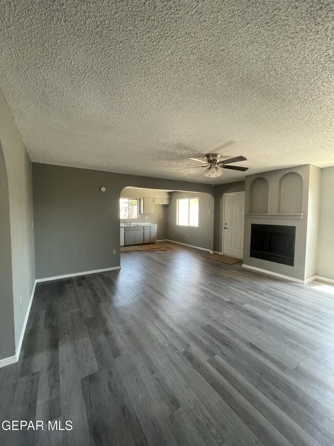 Building Photo - 1716 Dean Martin Dr