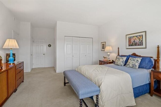 Building Photo - 3200 Park Ave