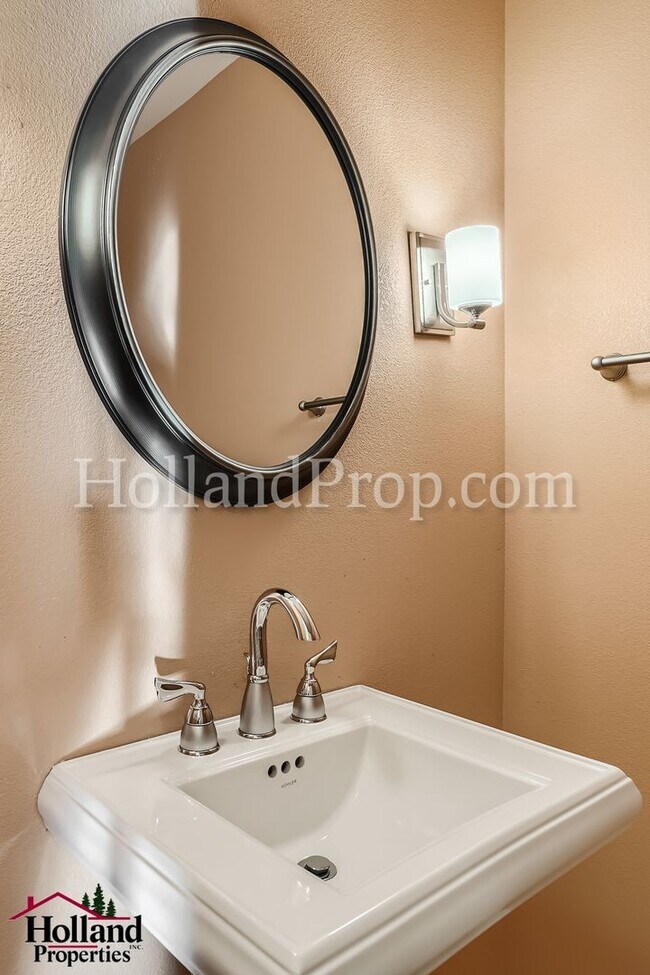 Building Photo - Gorgeous Single Home in Great location!!!