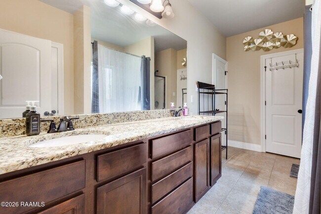 Building Photo - 114 Clover Leaf Dr