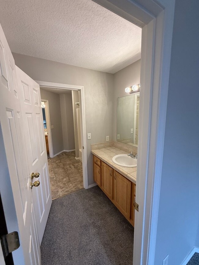 Building Photo - Felida Area - 3 bedroom, 2.5 bath