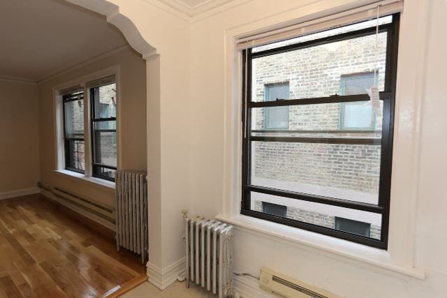 Building Photo - 430 W Roscoe St