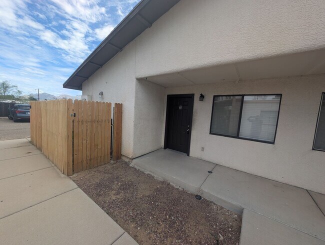 Building Photo - 2642 N Los Altos Ave