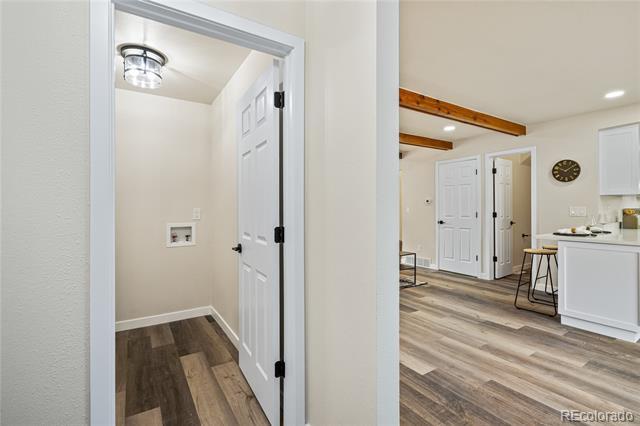 Building Photo - 5599 W Maplewood Pl