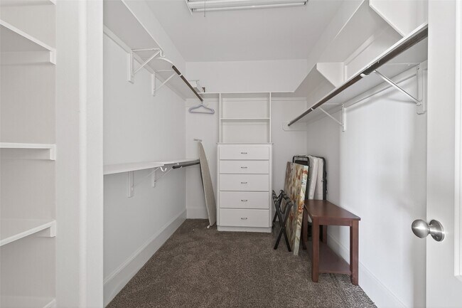 Building Photo - 105 Detering St