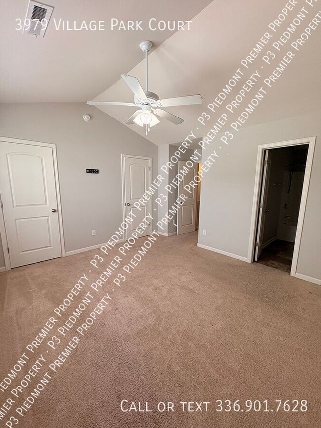 Building Photo - 3979 Village Park Ct