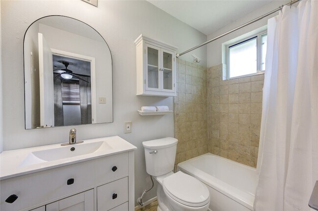Building Photo - 16019 Fathom Ln