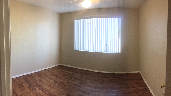 Building Photo - 5401 E Van Buren St
