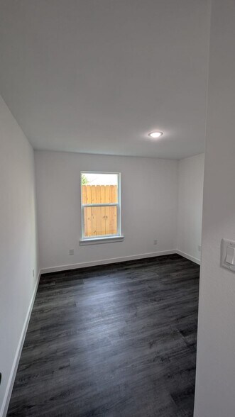 Building Photo - 2310 Wavell St