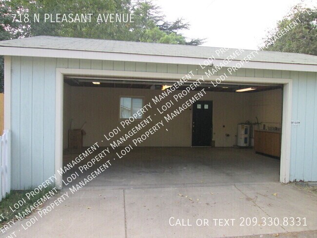 Building Photo - 718 N Pleasant Ave