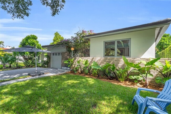 Building Photo - 415 Velarde Ave