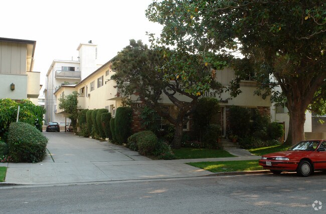 Primary Photo - 1916 Glendon Ave