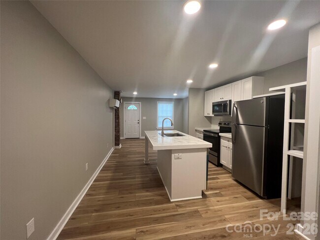 Building Photo - 534 N Church St