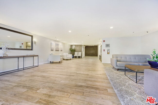 Building Photo - 14960 Dickens St