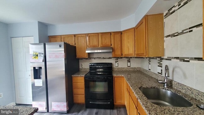 Building Photo - 6539 Huntshire Dr