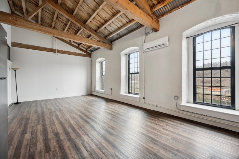 Building Photo - 3715 Main St