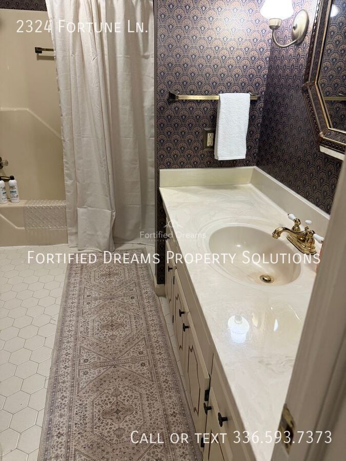 Building Photo - 2324 Fortune Ln