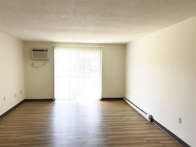 Building Photo - 99 Powers St