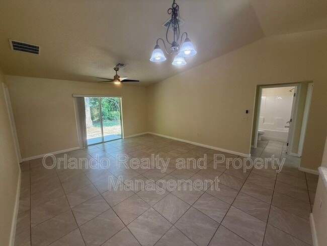 Building Photo - 1726 Pineview Ave