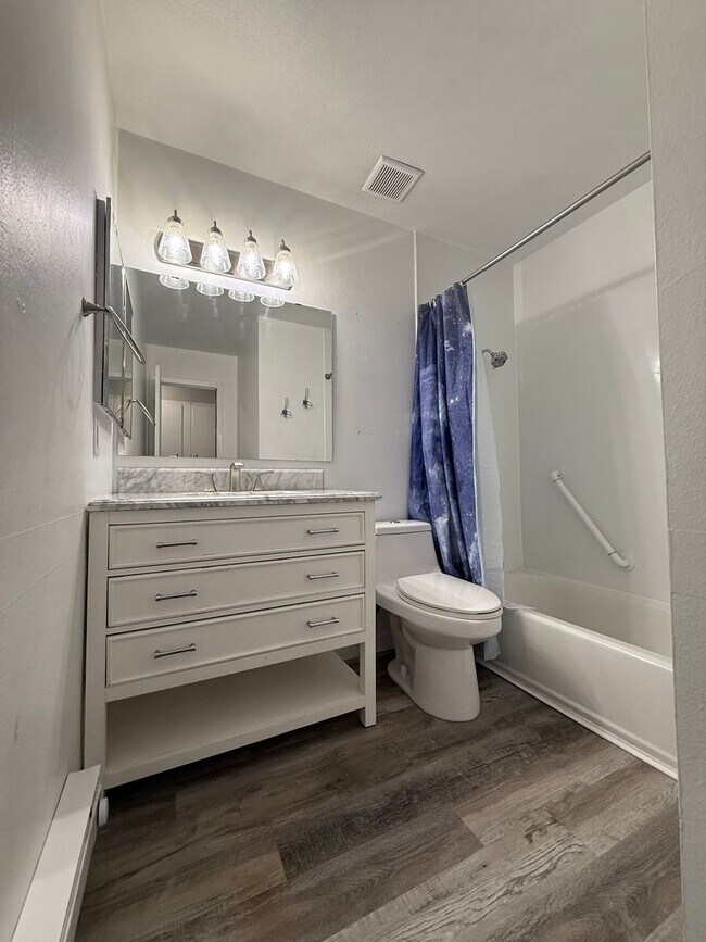 Building Photo - 2 Bedroom Townhome in Taylorsville