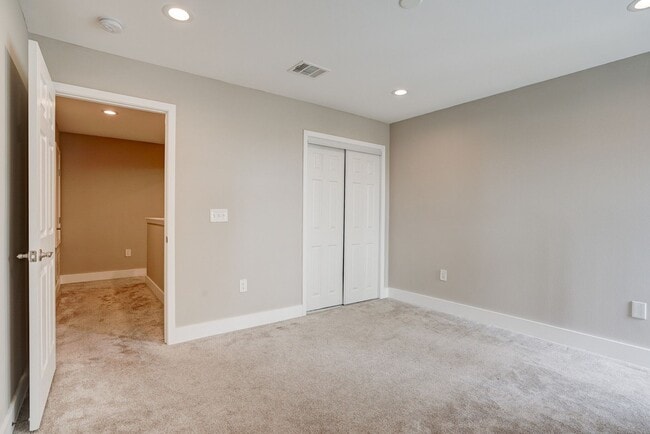 Building Photo - Stylish 2BD/2BA Two-Level Home with Firepl...