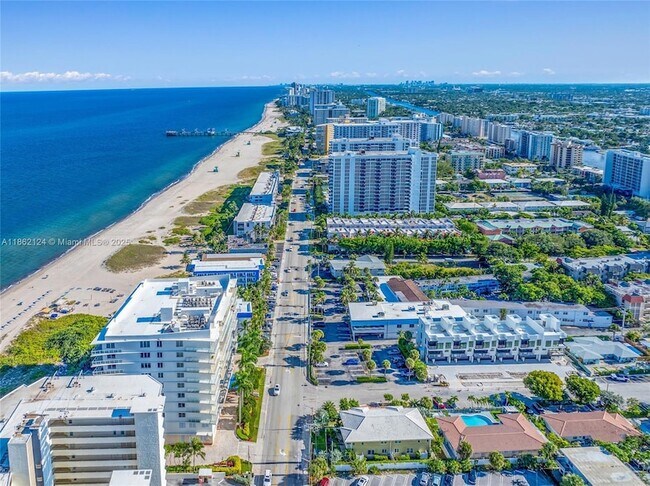 Building Photo - 704 N Ocean Blvd