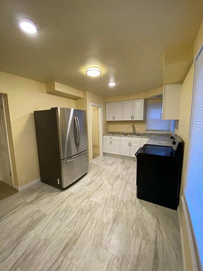 Building Photo - 776 John Daly St