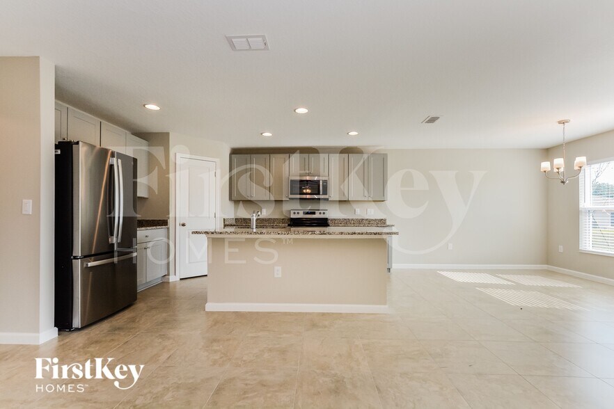 Building Photo - 614 Lindbergh Wy