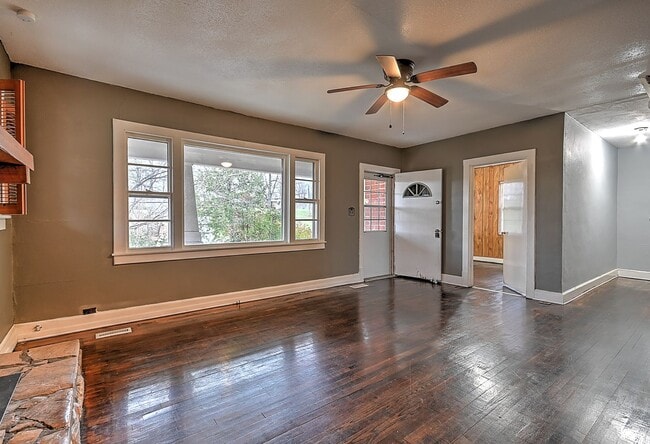 Building Photo - 6456 Blue Springs Pkwy