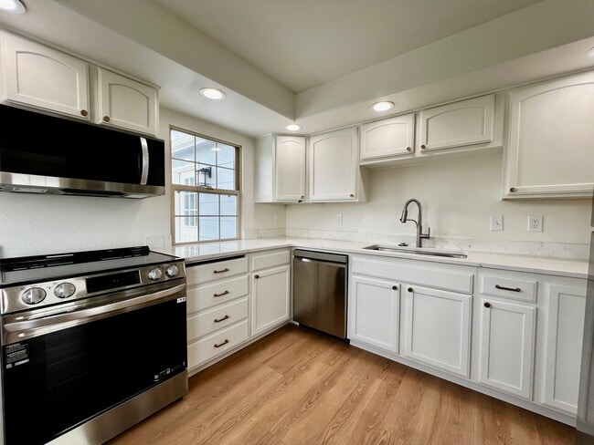 Building Photo - 5204 Roza Hill Dr