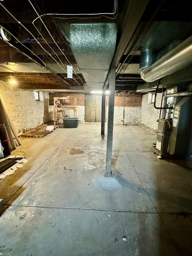 Building Photo - 4930 Tholozan Ave