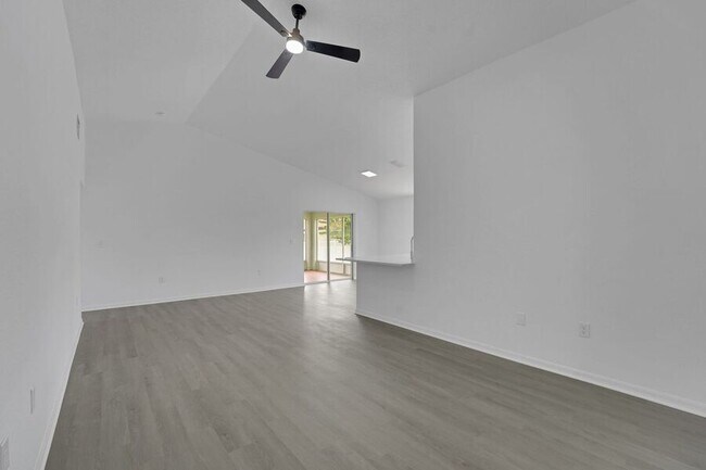 Building Photo - 528 Drayton Rd